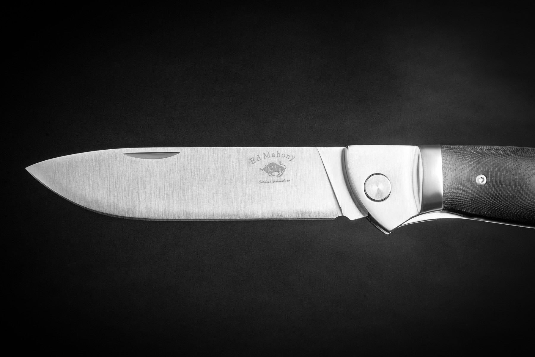 Ebony Folder 3rd Generation aus der Ground Zero Serie Liner Lock, mit Fibercarbon Griffschalen ED MAHONY