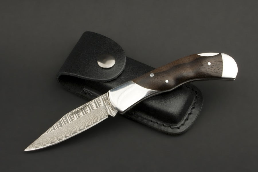 IZUMI ICHIAGO Red Hawk Folder, Taschenmesser aus Japanischem VG-10 Damaststahl mit Lederetui IZUMI ICHIAGO