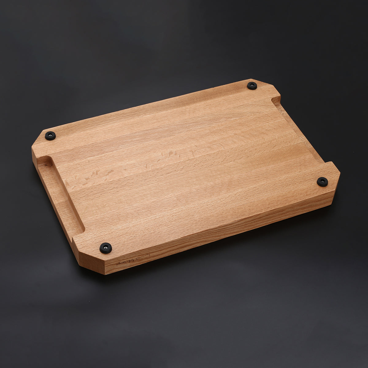 IZUMI ICHIAGO großes Schneidebrett. Maße: 65x42.5x5cm / 8,8 kgs aus Eichenholz, mit Leinen-Öl behandelt + 3 tlg. Santokumesser-Set IZUMI ICHIAGO