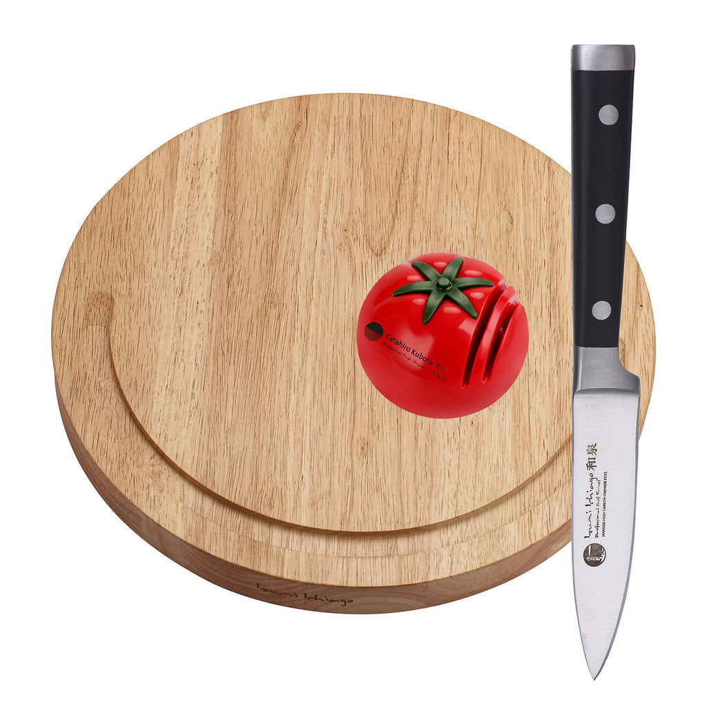 IZUMI ICHIAGO Rundes Schneidebrett / Hackbrett mit Saftrinne mit  Schälmesser und Tomato Schleifstein . Maße: 33.5x33.5x3cm / 1,8 kg aus Thailändischem Gummibaum, mit Leinen-Öl behandelt IZUMI ICHIAGO