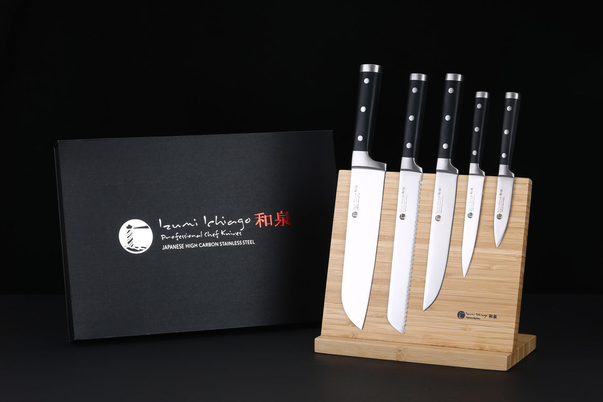 IZUMI ICHIAGO - 5-tlg. Santokumesser -Set "Professional Chef Knives" inkl..Bambus-Magnetmesserhalter IZUMI ICHIAGO